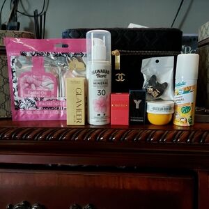 Beauty and Skincare Set with Hawaiian Tropic and Batiste